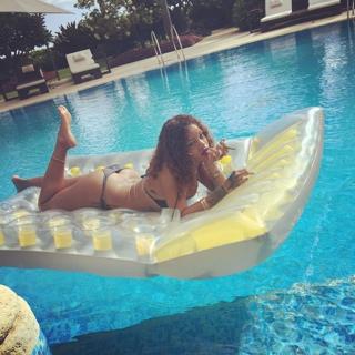 Rihanna feet photo thumbnail