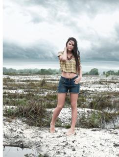 Bruna Marquezine feet photo thumbnail
