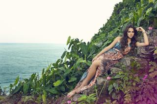 Bruna Marquezine feet photo thumbnail