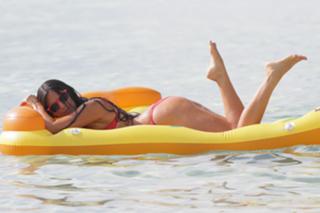 Claudia Romani feet photo thumbnail