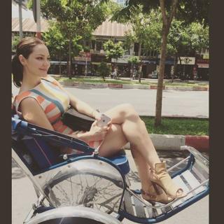 Katharine McPhee feet photo thumbnail