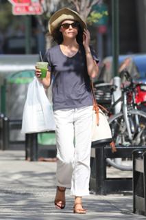 Keri Russell feet photo thumbnail