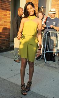 Freida Pinto feet photo thumbnail