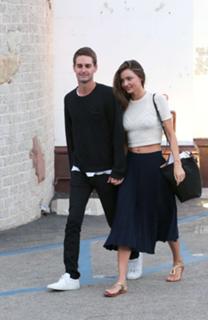 Miranda Kerr feet photo thumbnail
