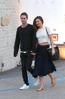 Miranda Kerr feet photo thumbnail