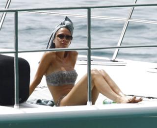 Victoria Beckham feet photo thumbnail