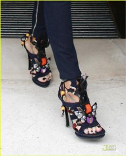 Victoria Beckham feet photo thumbnail