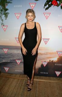 Gigi Hadid feet photo thumbnail