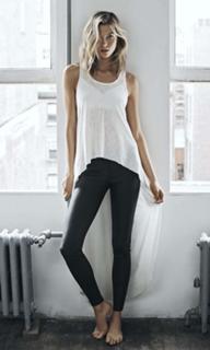 Karlie Kloss feet photo thumbnail