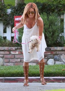 Ashley Tisdale feet photo thumbnail