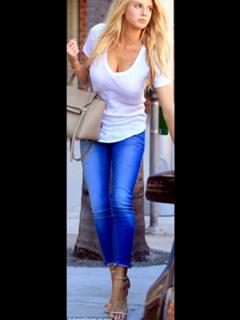 Charlotte McKinney feet photo thumbnail