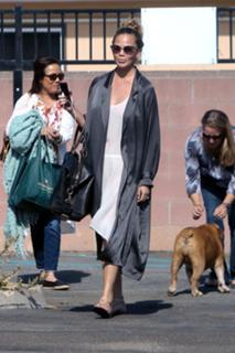 Chrissy Teigen feet photo thumbnail