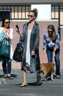 Chrissy Teigen feet photo thumbnail