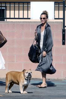 Chrissy Teigen feet photo thumbnail