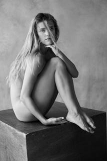 Nina Agdal feet photo thumbnail