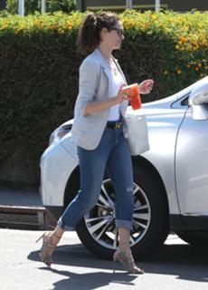 Emmy Rossum feet photo thumbnail