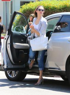 Emmy Rossum feet photo thumbnail