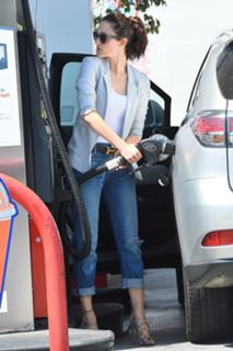 Emmy Rossum feet photo thumbnail