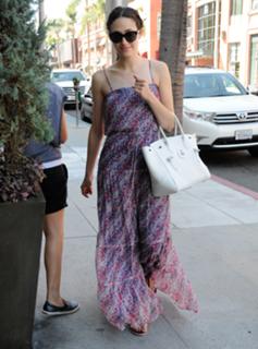 Emmy Rossum feet photo thumbnail