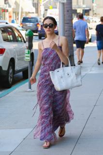 Emmy Rossum feet photo thumbnail