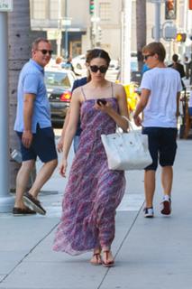 Emmy Rossum feet photo thumbnail