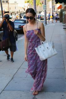 Emmy Rossum feet photo thumbnail