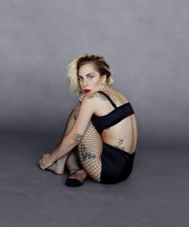 Lady Gaga feet photo thumbnail