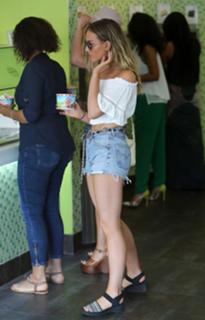 Perrie Edwards feet photo thumbnail