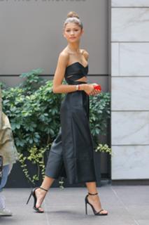 Zendaya feet photo thumbnail