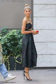 Zendaya feet photo thumbnail