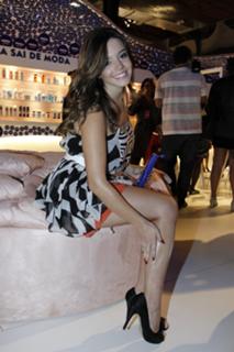 Giovanna Lancellotti feet photo thumbnail