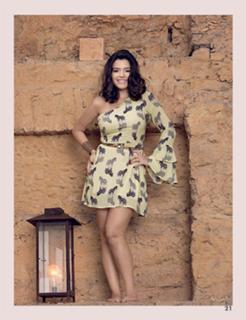 Giovanna Lancellotti feet photo thumbnail