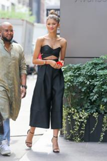 Zendaya feet photo thumbnail