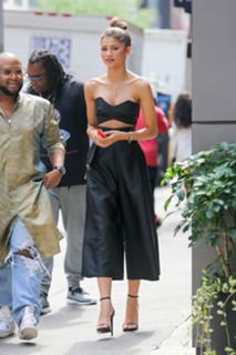 Zendaya feet photo thumbnail