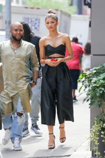 Zendaya feet photo thumbnail