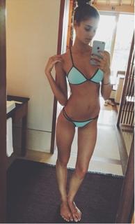 Taylor Hill feet photo thumbnail