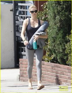 Charlize Theron feet photo thumbnail