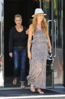 Cat Deeley feet photo thumbnail