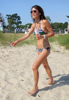 Bethenny Frankel feet photo thumbnail