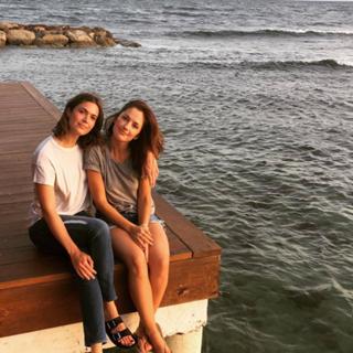 Minka Kelly feet photo thumbnail