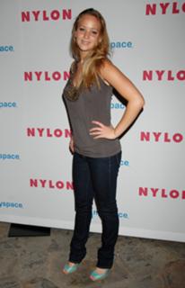Jennifer Lawrence feet photo thumbnail