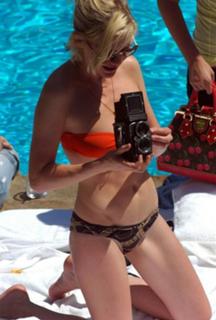Kirsten Dunst feet photo thumbnail