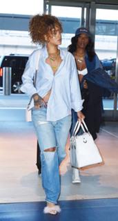 Rihanna feet photo thumbnail