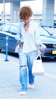 Rihanna feet photo thumbnail