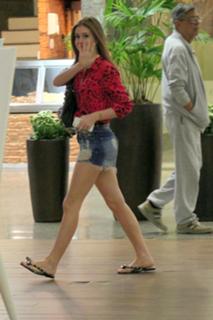 Marina Ruy Barbosa feet photo thumbnail