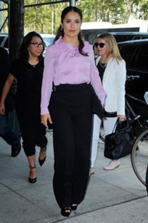 Salma Hayek feet photo thumbnail
