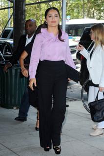 Salma Hayek feet photo thumbnail