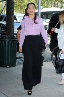 Salma Hayek feet photo thumbnail