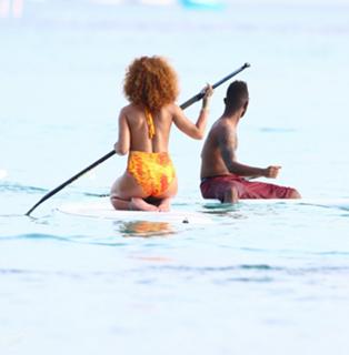 Rihanna feet photo thumbnail