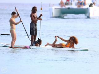 Rihanna feet photo thumbnail